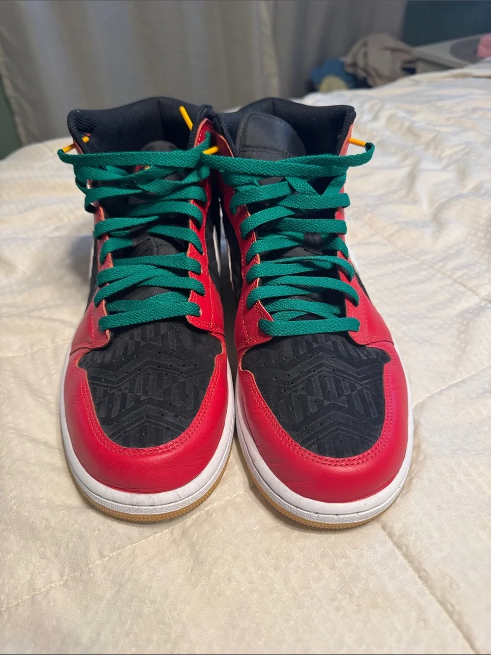 Air Jordan 1 Mid SE mens High-Top Sneakers in Red, Black